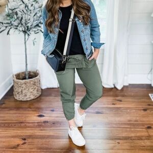 Levi’s Green crop cargo style pants *